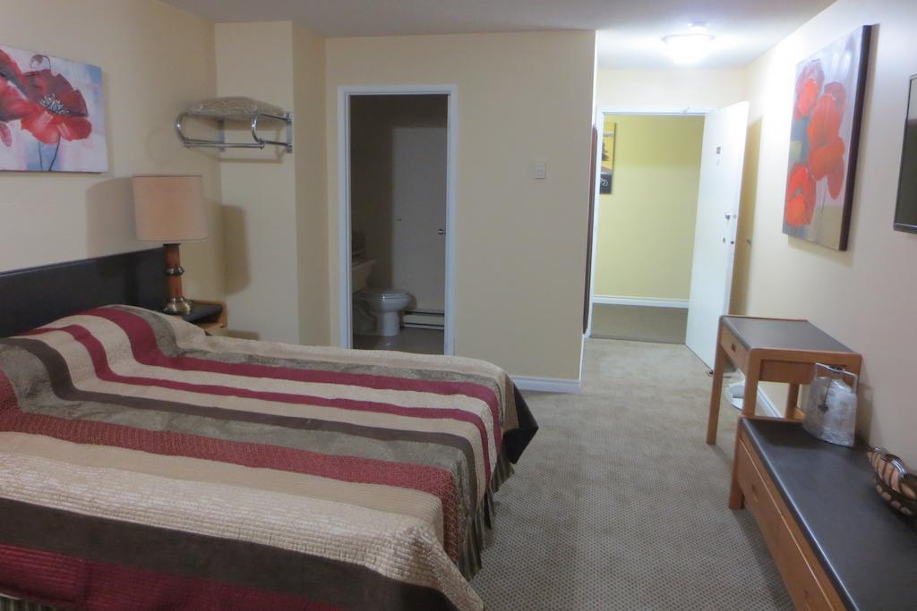 Vanderhoof Inn Room photo