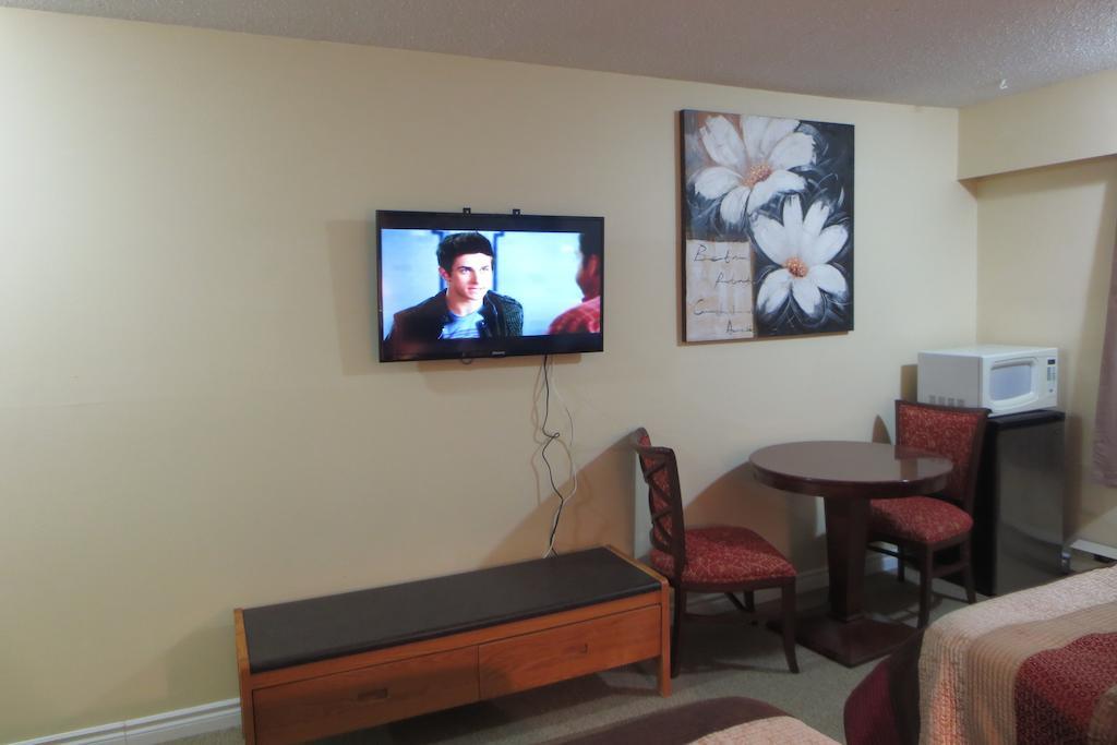 Vanderhoof Inn Room photo